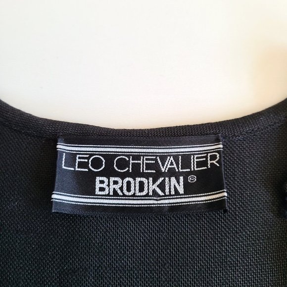 Elegant Black Dress with White Accents - Picture 8 of 13